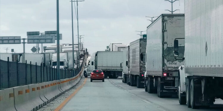 Saturación en aduanas de la frontera norte por actualización de software