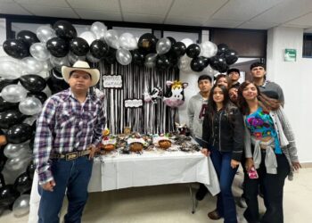 Jóvenes de la UTNL celebran la cultura tamaulipeca con platillos típicos