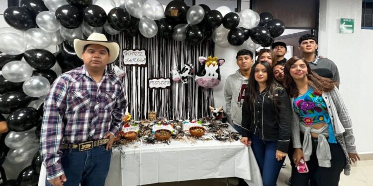 Jóvenes de la UTNL celebran la cultura tamaulipeca con platillos típicos