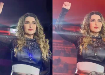 Alicia Villarreal genera preocupación tras hacer señal de auxilio en concierto